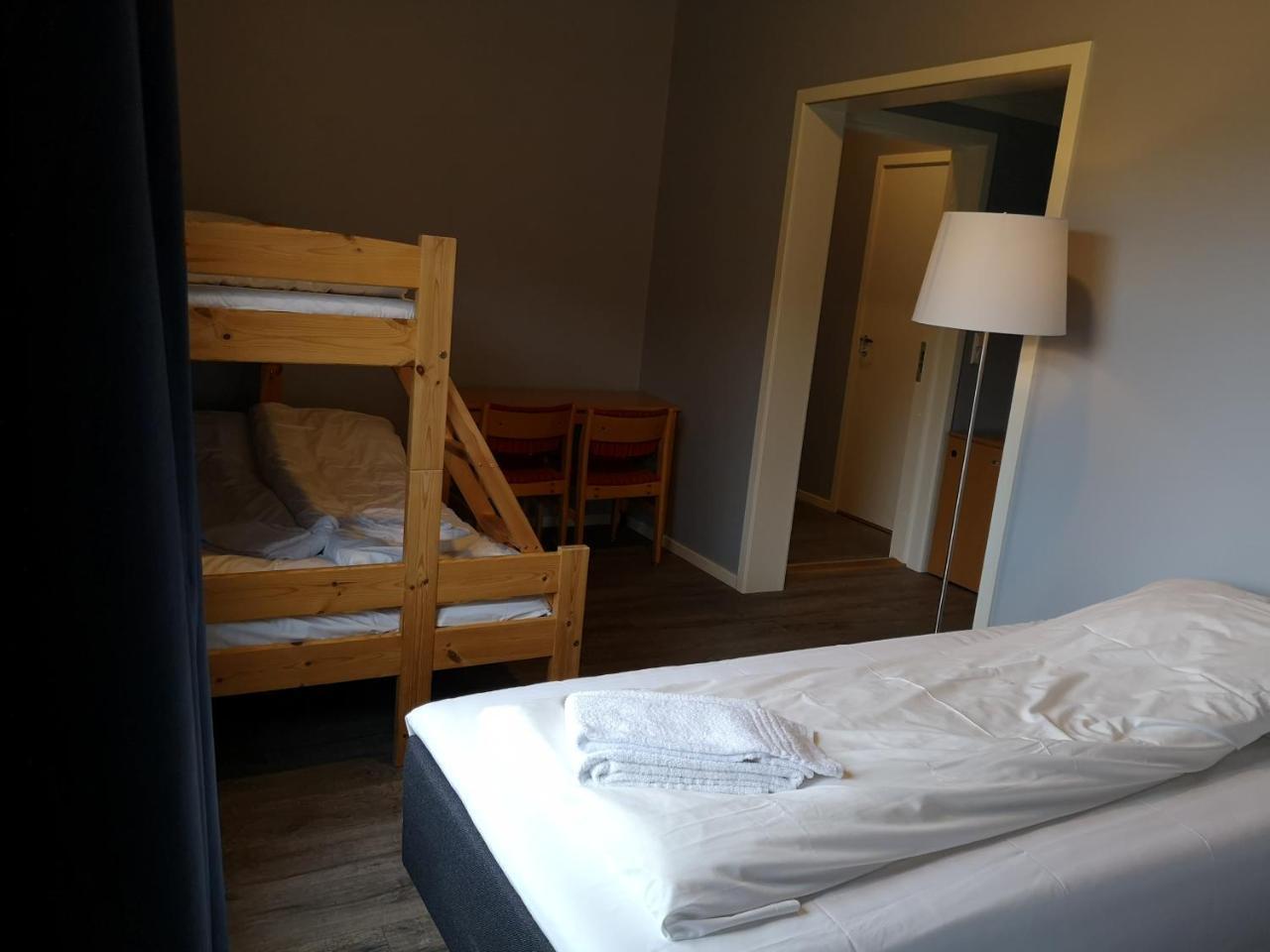 Dombastun Motel Extérieur photo